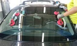 Auto stiklu nomaiņa un uzstādīšana